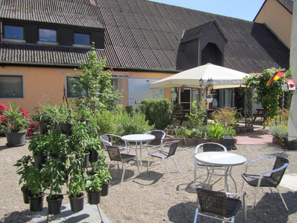 Schlaffass-Camping Gutshof Donauried Guenzburg Exterior photo